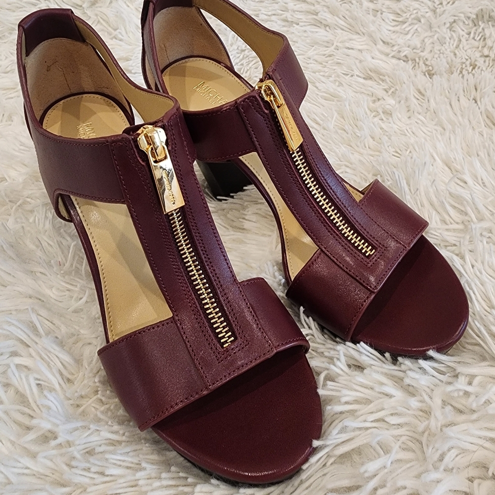 Michael Kors NWOB Berkley T-Strap Platform Dress Sandals. Wine/burgundy - Picture 3 of 9